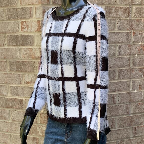 Lauren Michelle Long Sleeve Eyelash Round Neckline Sweater Sz M - Picture 9 of 11